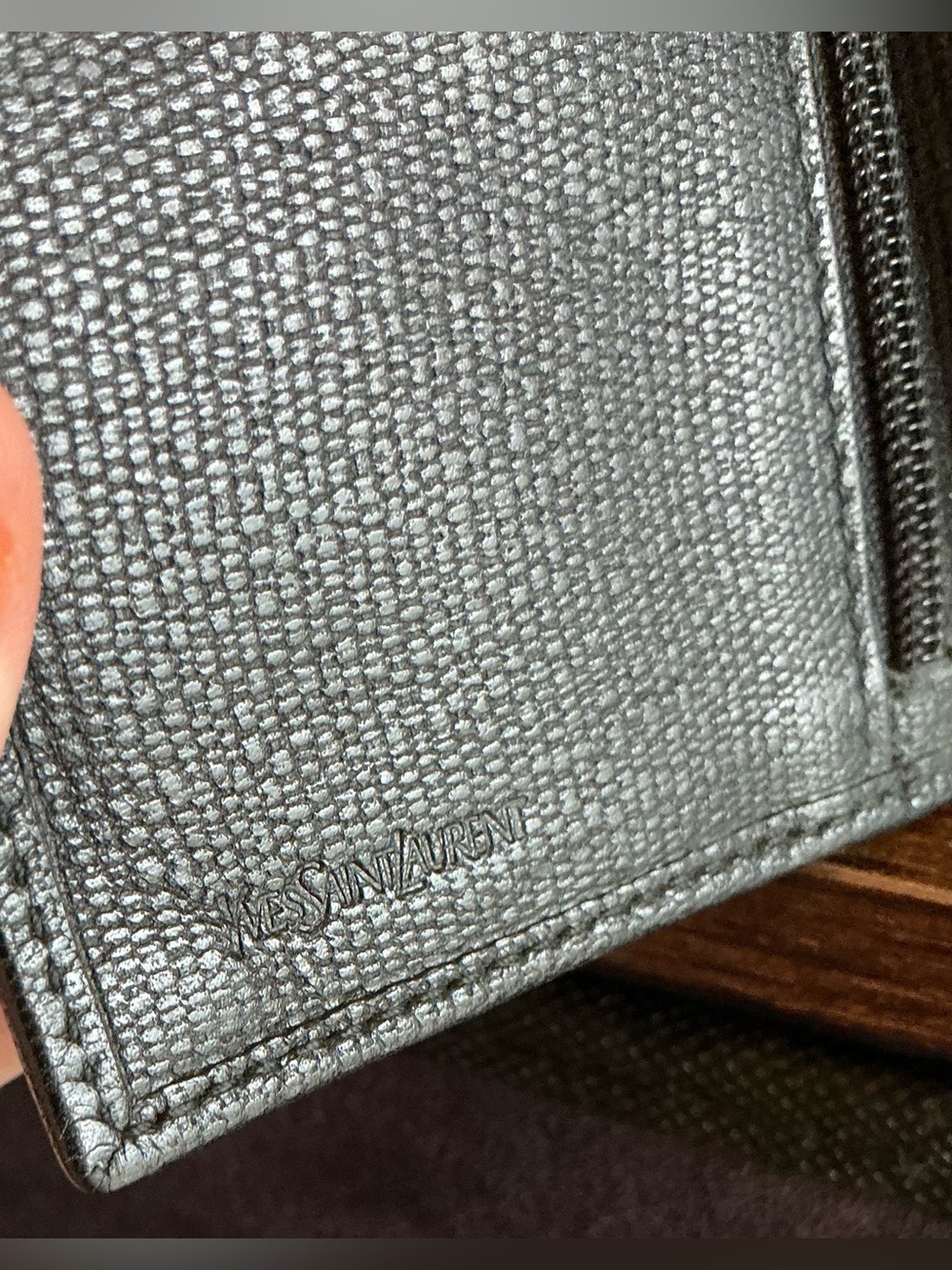 Rare Minimilist Yves Saint Laurent "Y" debossed bifold Black Leather Card wallet - Picture 6 of 6